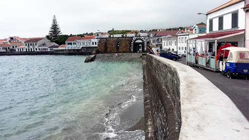 Hafenbecken bei der Altstadt von Horta - Azoren