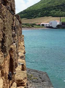 Hortas Hafenmauer - Azoren
